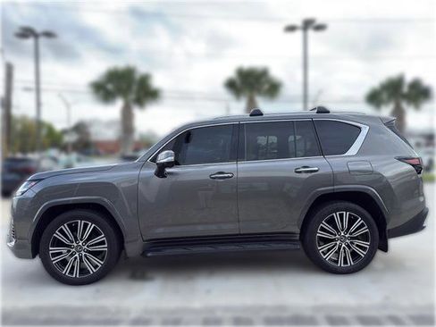 Used 2023 Lexus LX 600 4WD w/ Accessory Package (Z1) image 9