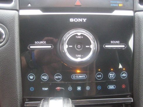 Used 2017 Ford Taurus Limited FWD image 19