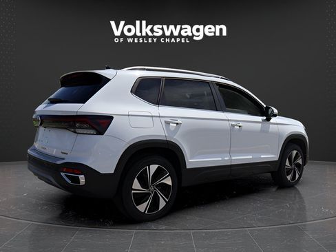 Used 2025 Volkswagen Taos SE AWD/4WD image 7