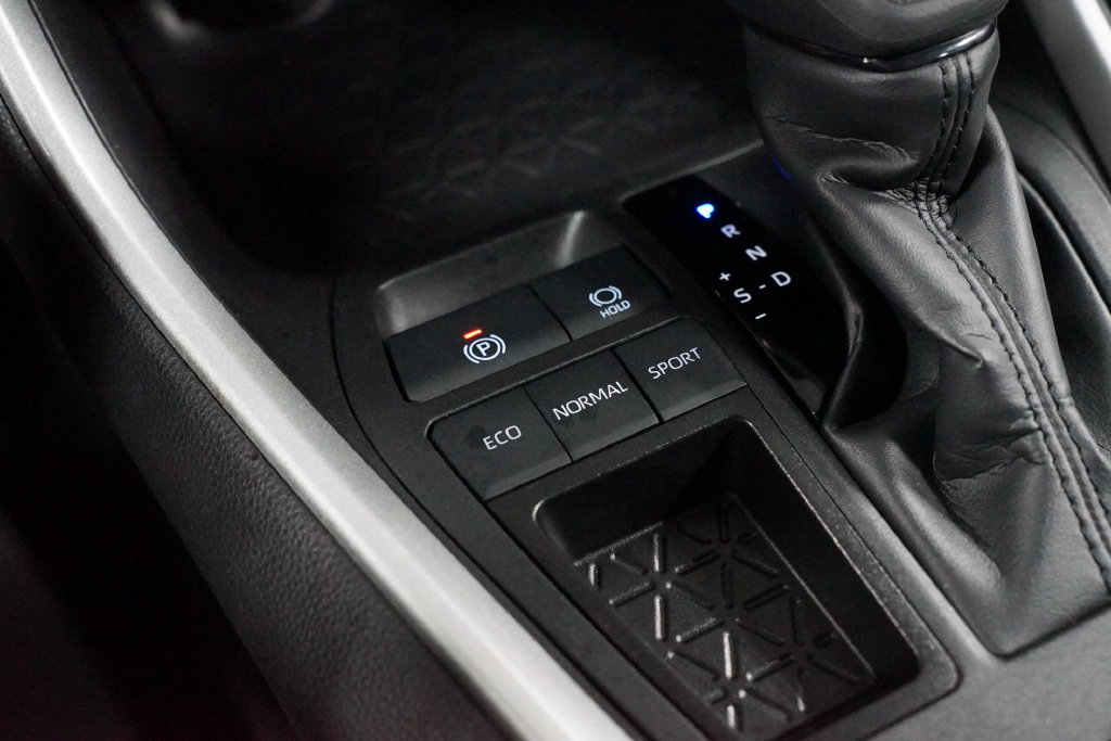 Certified 2025 Toyota RAV4 XLE FWD image 22