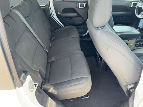 Used 2020 Jeep Wrangler Unlimited Sahara image 27