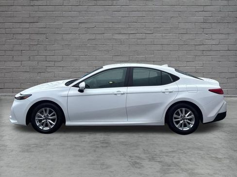 Used 2025 Toyota Camry LE FWD image 4