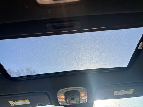 Used 2025 Hyundai Elantra Limited image 27