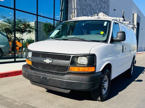 Used 2015 Chevrolet Express 2500 RWD image 9