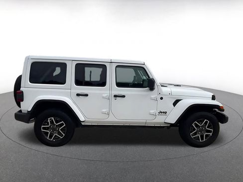 Used 2025 Jeep Wrangler Unlimited Sahara AWD/4WD image 16