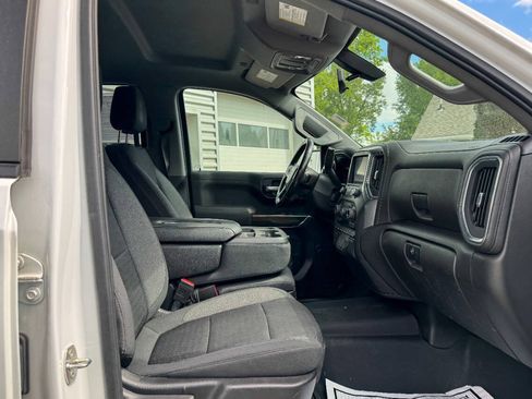 Used 2022 Chevrolet Silverado 1500 LT AWD/4WD image 10