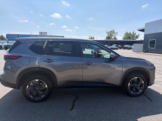 Used 2024 Nissan Rogue SV AWD/4WD image 4