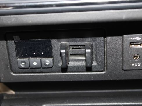Used 2017 Nissan Titan SL RWD image 41