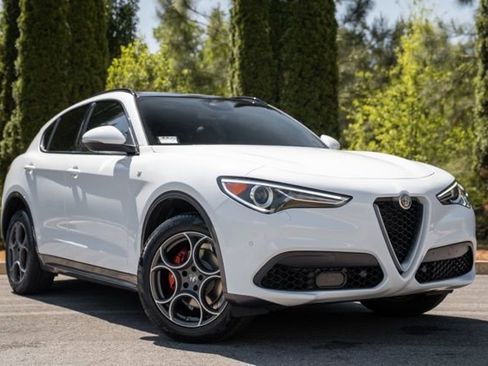 Used 2023 Alfa Romeo Stelvio Ti w/ Active Assist Plus Package AWD/4WD image 5