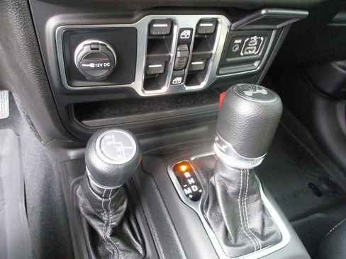 Used 2025 Jeep Wrangler Sport S image 19