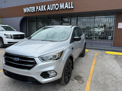 Used 2017 Ford Escape SE w/ SE Sport Appearance Package AWD/4WD image 1