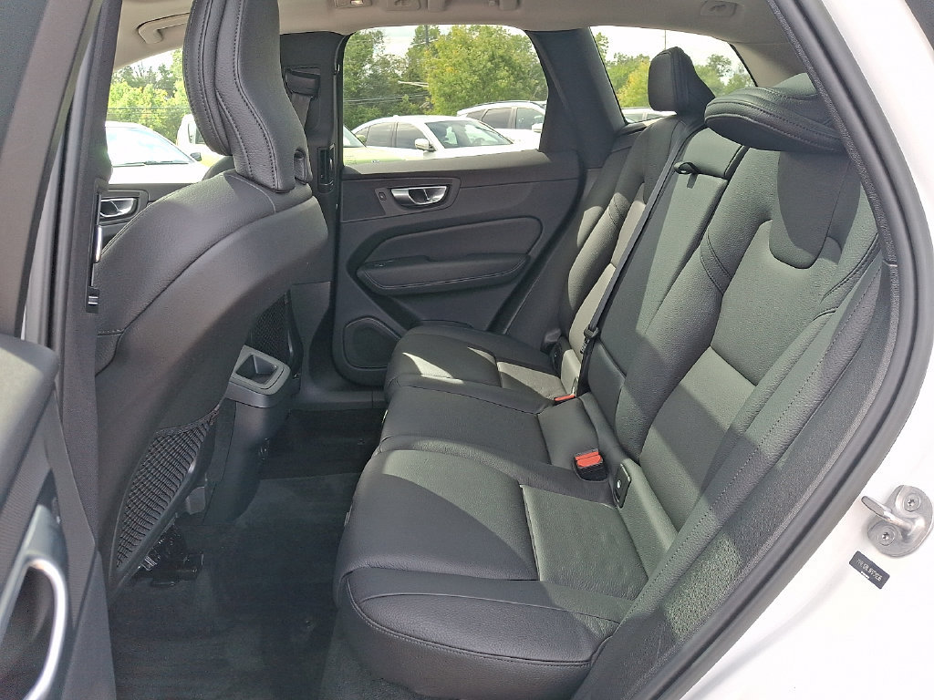 Used 2024 Volvo XC60 B5 Plus w/ Protection Package Premier AWD/4WD image 10