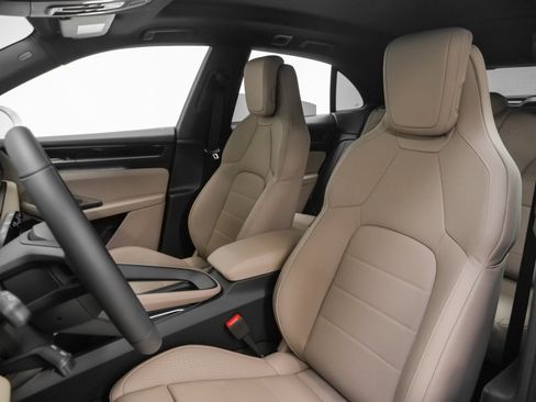 Used 2025 Porsche Macan Electric image 5