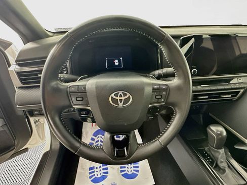 Used 2025 Toyota Camry SE FWD image 17