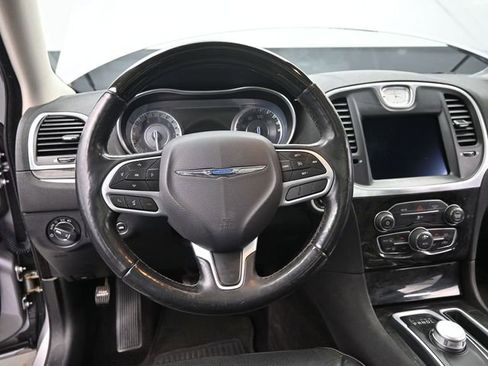 Used 2017 Chrysler 300 C image 27