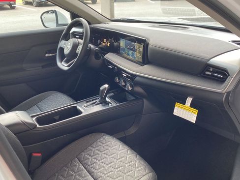 Certified 2025 Nissan Kicks SV AWD/4WD image 22