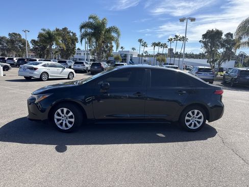 Used 2021 Toyota Corolla LE image 2