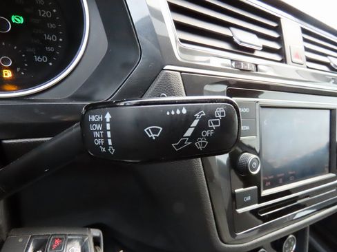 Used 2018 Volkswagen Tiguan S image 36