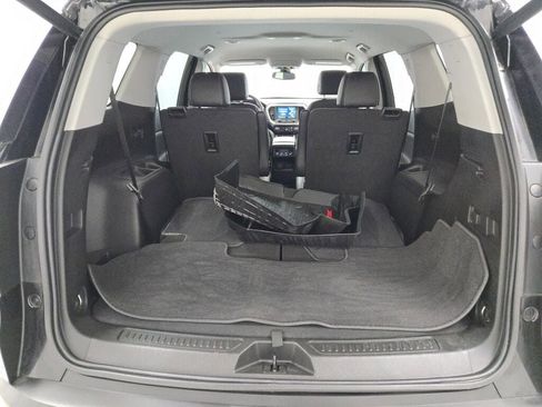 Used 2023 GMC Acadia SLT w/ Preferred Package image 19