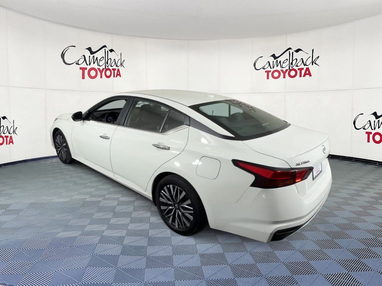 Used 2025 Nissan Altima 2.5 SV FWD image 9