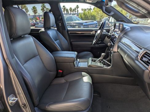 Used 2023 Lexus GX 460 Luxury w/ Sport Design Package AWD/4WD image 31