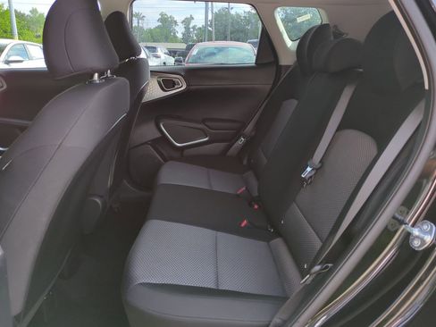 Used 2025 Kia Soul LX w/ LX Technology Package FWD image 14
