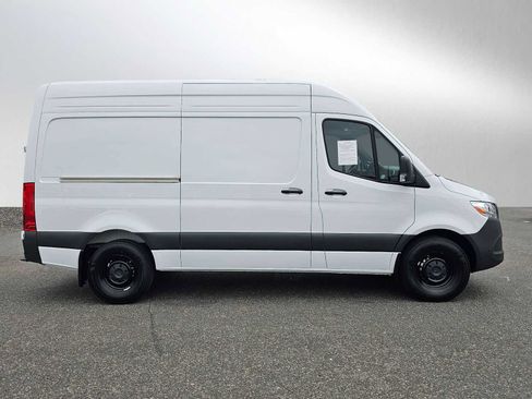 Used 2025 Mercedes-Benz Sprinter 2500 image 3