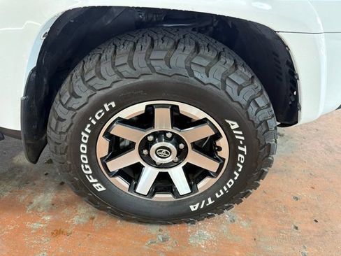 Used 2019 Toyota 4Runner TRD Off-Road Premium AWD/4WD image 10