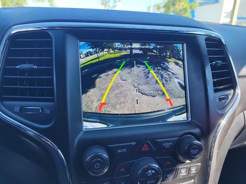 Used 2018 Jeep Grand Cherokee Altitude AWD/4WD image 25