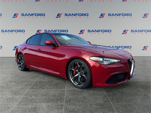 Used 2017 Alfa Romeo Giulia Ti w/ TI 19" Sport Package image 7