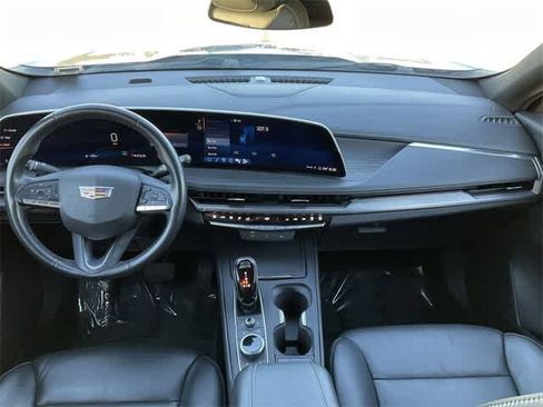 Used 2024 Cadillac XT4 Premium Luxury image 18