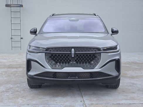 Used 2024 Lincoln Nautilus Reserve w/ Equipment Group 202A image 3