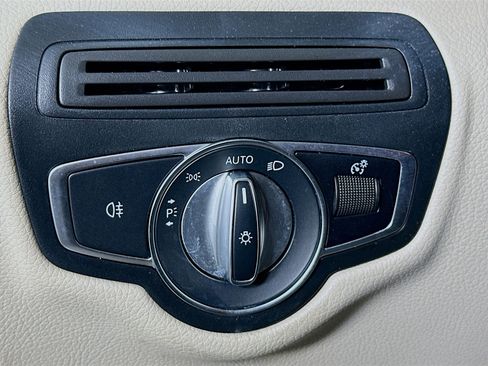 Used 2021 Mercedes-Benz GLC 300 w/ Premium Package image 17