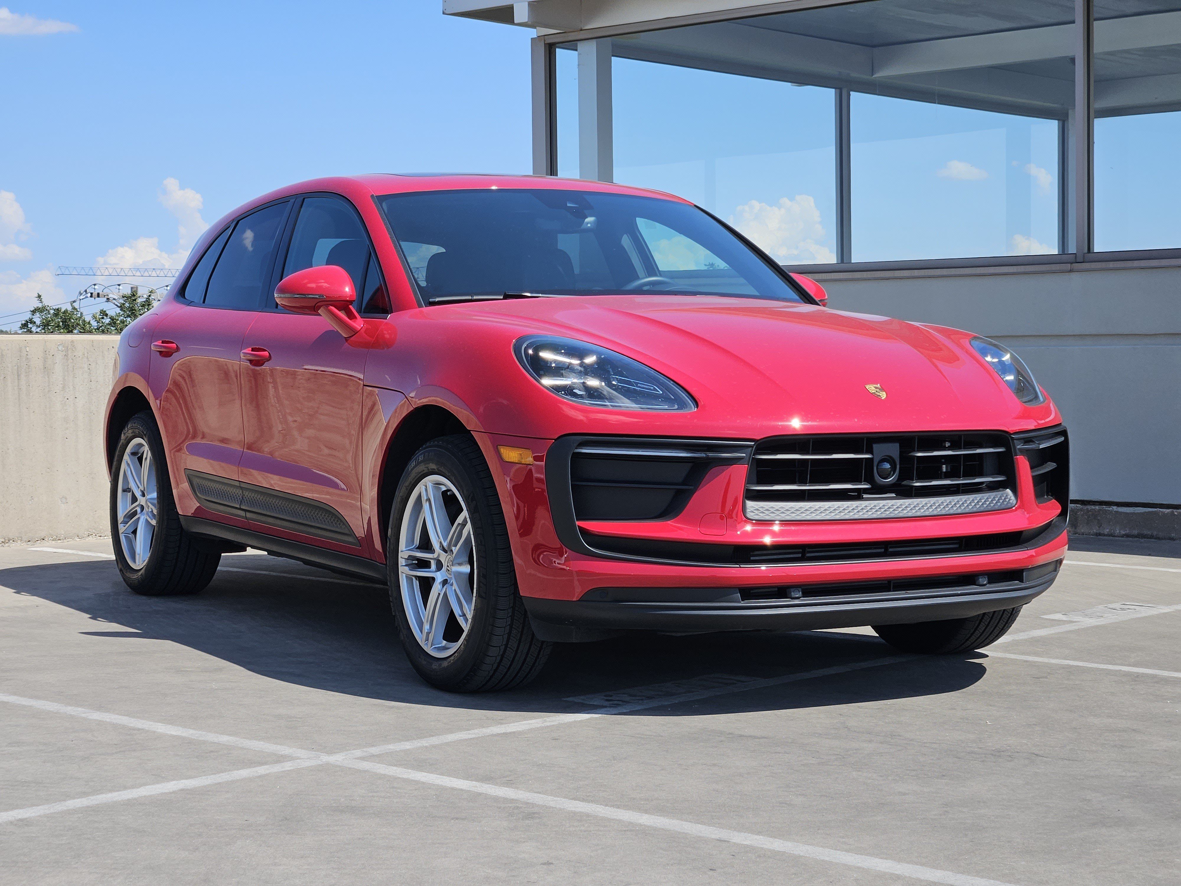Certified 2026 Porsche Macan AWD/4WD image 10