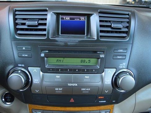 Used 2010 Toyota Highlander 4WD Hybrid w/ Extra Value Pkg 2 image 24