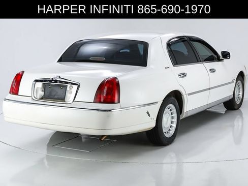 Used 2000 Lincoln Town Car Executive RWD image 10
