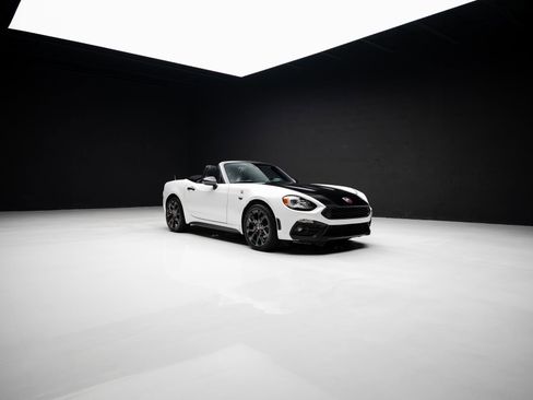 Used 2019 FIAT 124 Spider Abarth w/ Convenience Group RWD image 84