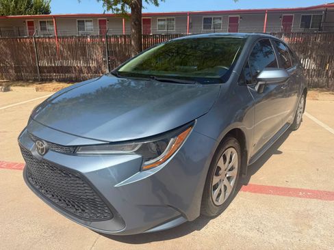 Used 2020 Toyota Corolla LE FWD image 3