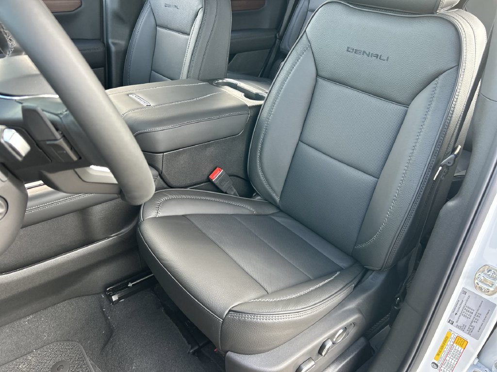 New 2026 GMC Yukon Denali AWD/4WD image 19