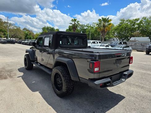 Used 2024 Jeep Gladiator Sport image 4