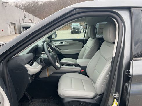 New 2026 Ford Explorer Active w/ Active Comfort Package image 18