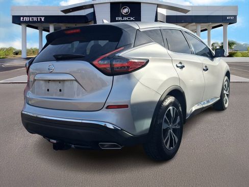 Used 2019 Nissan Murano S image 2