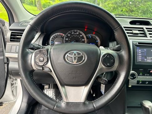 Used 2014 Toyota Camry SE FWD image 11