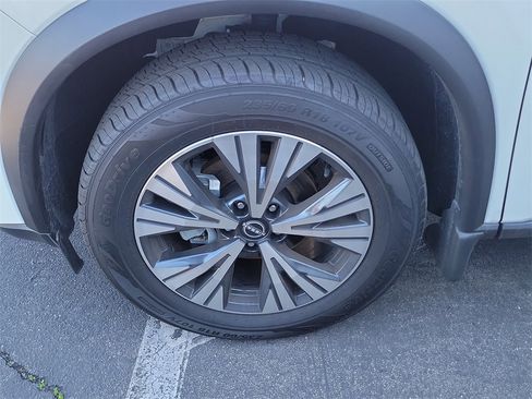 Certified 2023 Nissan Rogue SV image 25