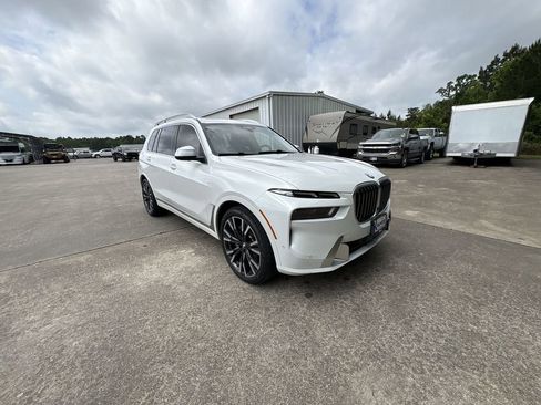 Used 2025 BMW X7 xDrive40i AWD/4WD image 2