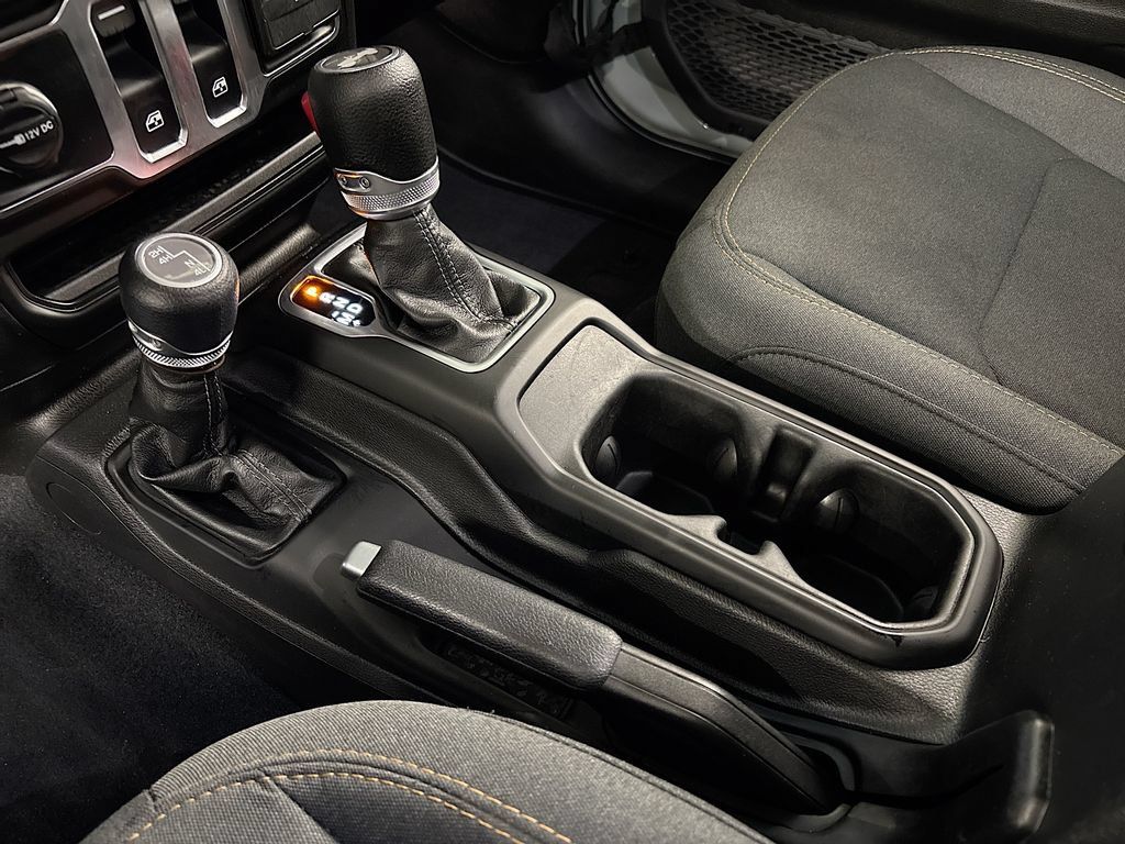Used 2024 Jeep Wrangler Sport AWD/4WD image 12