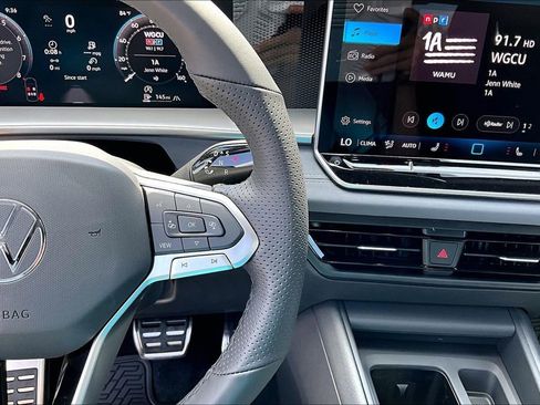 New 2026 Volkswagen Tiguan SE R-Line AWD/4WD image 25
