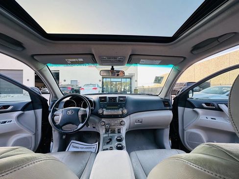 Used 2010 Toyota Highlander SE image 19