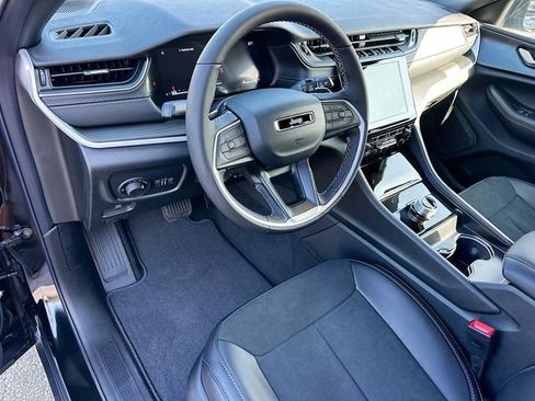 New 2025 Jeep Grand Cherokee 4WD image 6