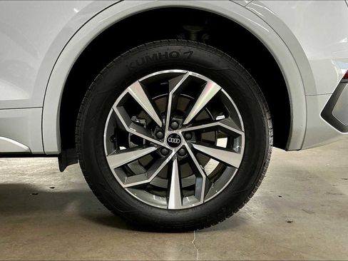 Certified 2025 Audi Q5 2.0T Premium image 12